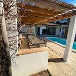 Bord De Avec Piscine 200 Metres *