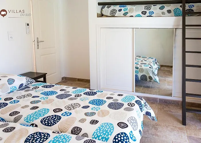 Bord De Avec Piscine 200 Metres 宗扎