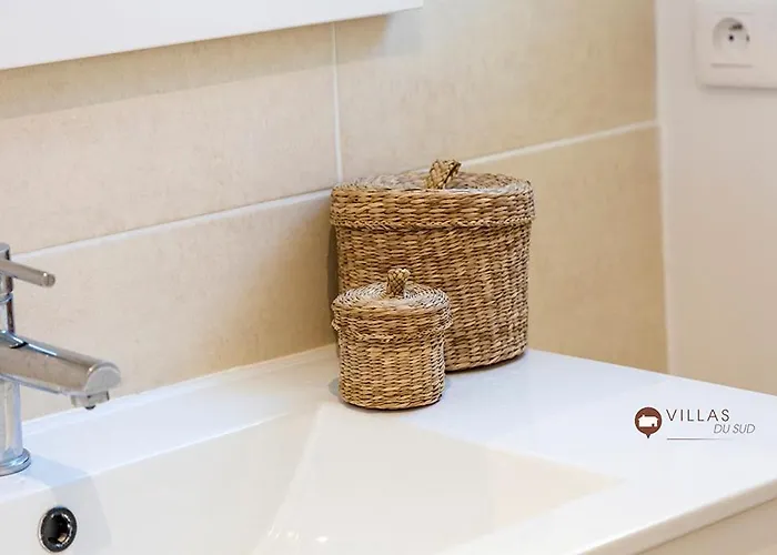 Bord De Avec Piscine 200 Metres