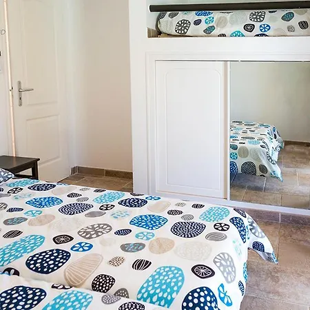 Bord De Avec Piscine 200 Metres Zonza