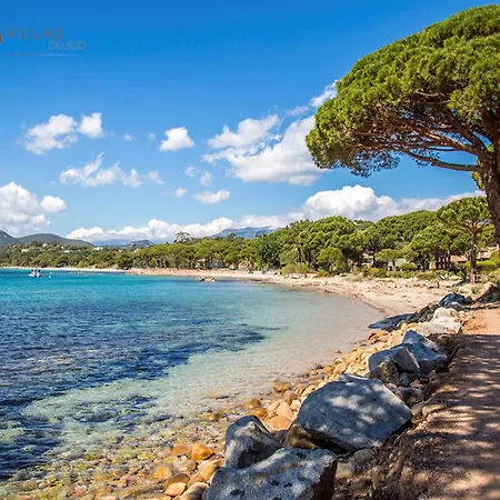 Bord De Avec Piscine 200 Metres