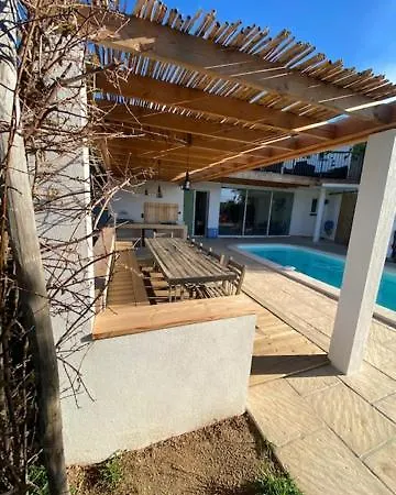 Bord De Avec Piscine 200 Metres *