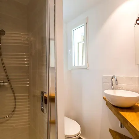 Bord De Avec Piscine 200 Metres Villa