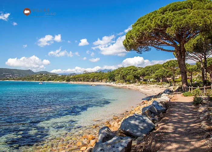 Bord De Avec Piscine 200 Metres