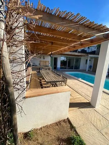 Bord De Avec Piscine 200 Metres *