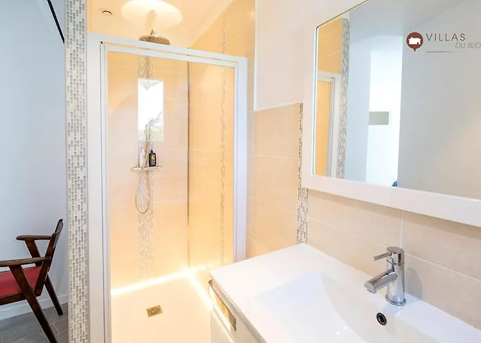 Bord De Avec Piscine 200 Metres *