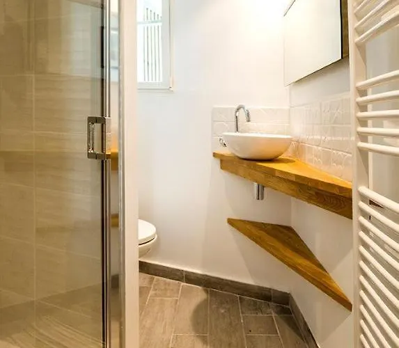 Bord De Avec Piscine 200 Metres Villa